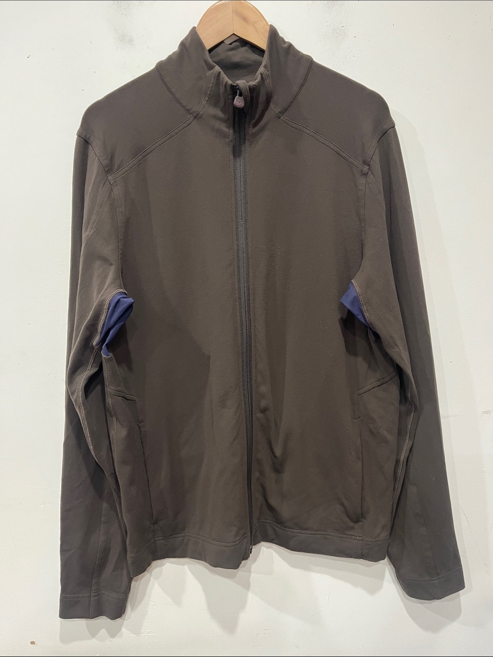 Lululemon Full Zip Jacket in Brown size Large